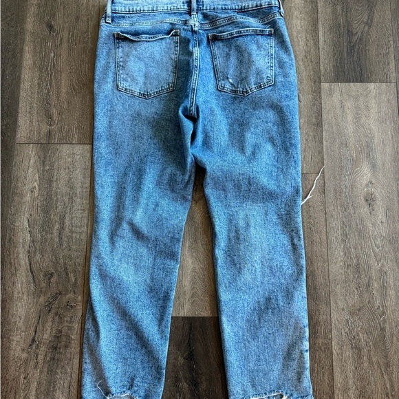 Gap Denim.  Women’s size 12/31. Girlfriend style. Excellent used condition! - Picture 6 of 8